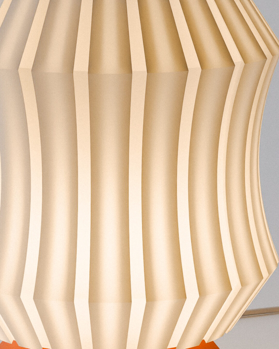 Detalhe do plissado impresso em 3D da luminária Farol acesa